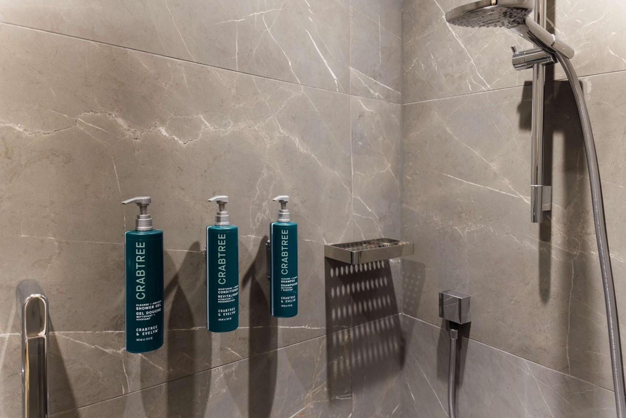 Hotell Doubletree By Hilton Victoria 4*