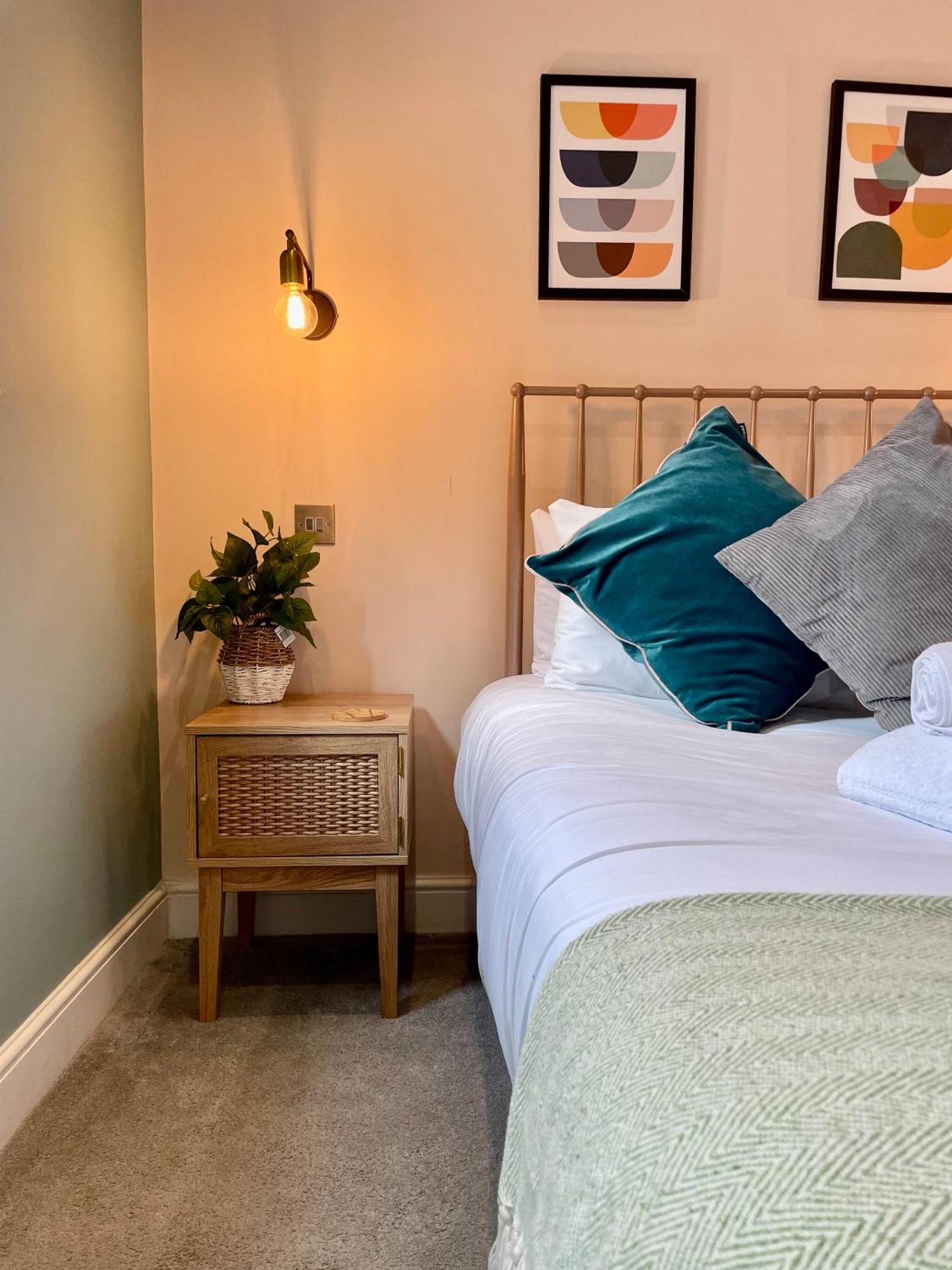 Pillow Menu! 1 Bed Garden Flat Finsbury Park * Londra