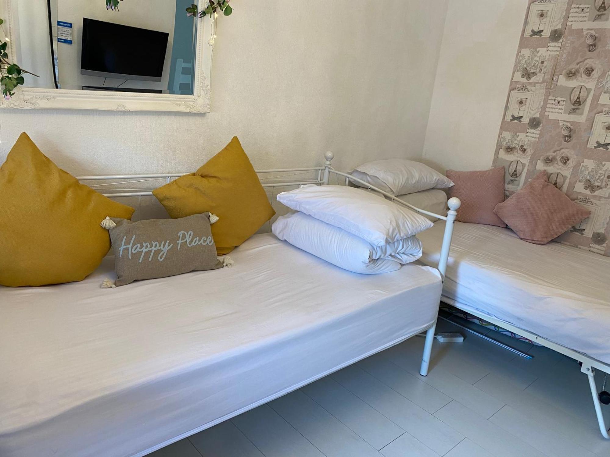 Happy Place With Kitchenette- Female Only * London