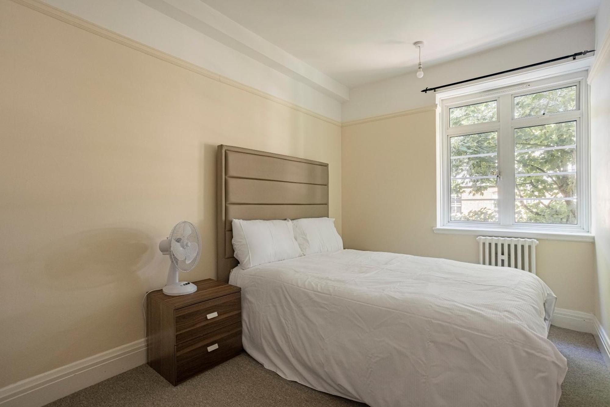 Three Bed Flat Near Earls Court Tube Lejlighed *