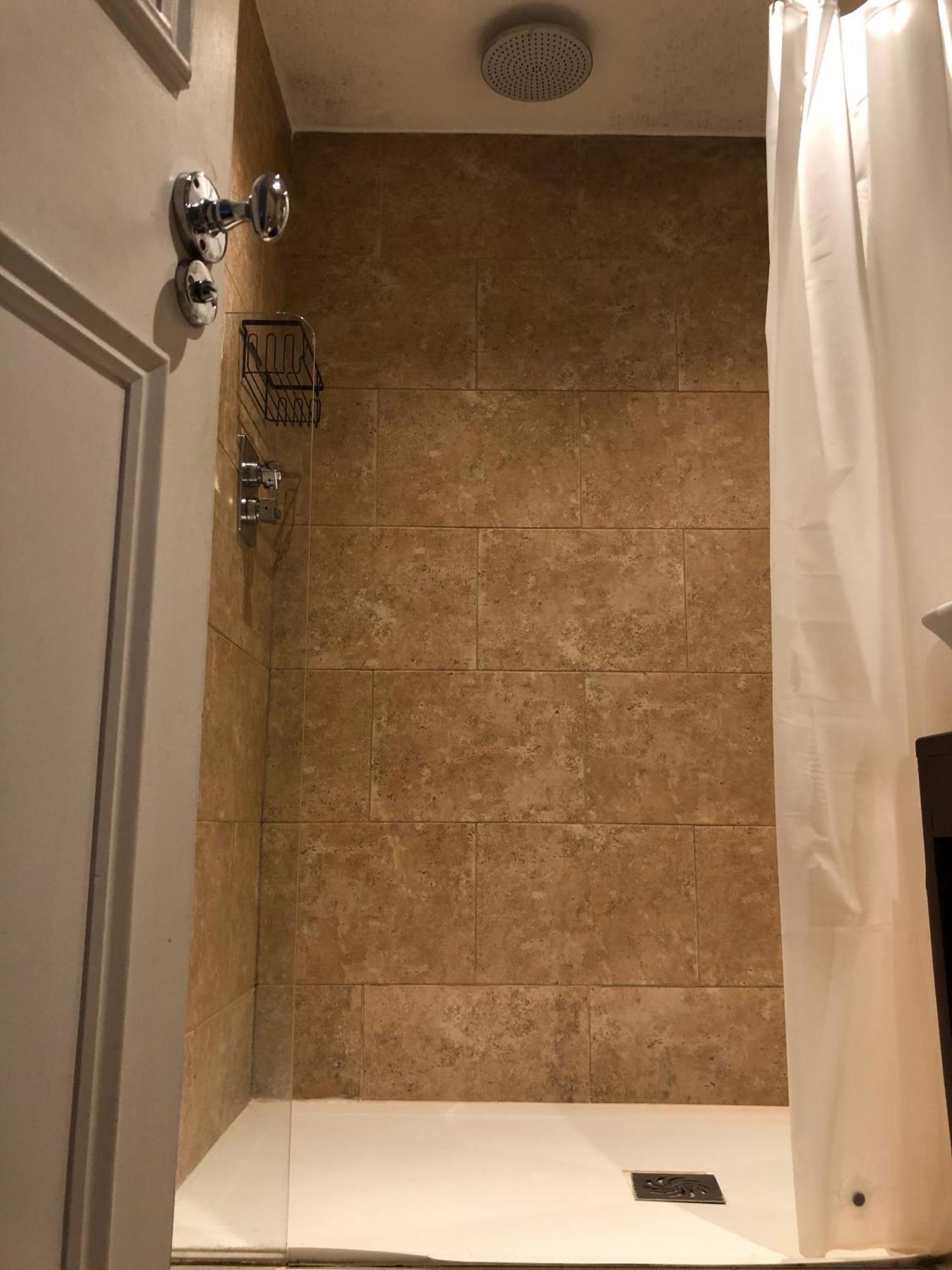 Shared House - Private With Dedicated Guest Bathroom Near Paddington Rum i privatbostad London