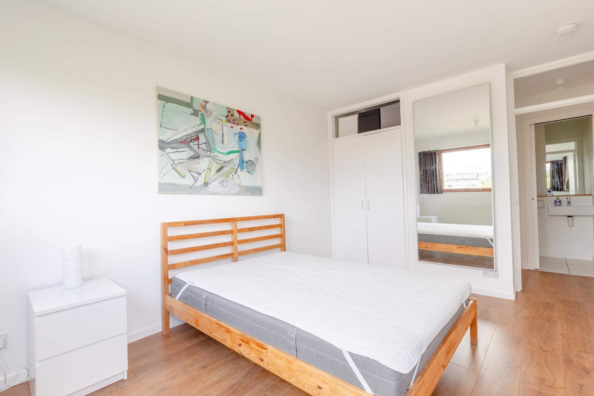 Unique Spacious Central 3 Bedroom With Rooftop Terrace Lejlighed