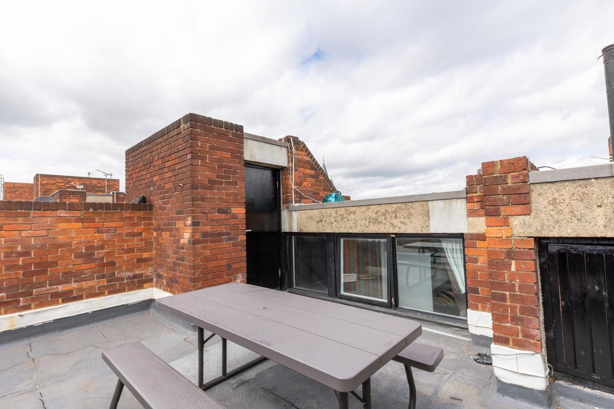 Unique Spacious Central 3 Bedroom With Rooftop Terrace Lejlighed London
