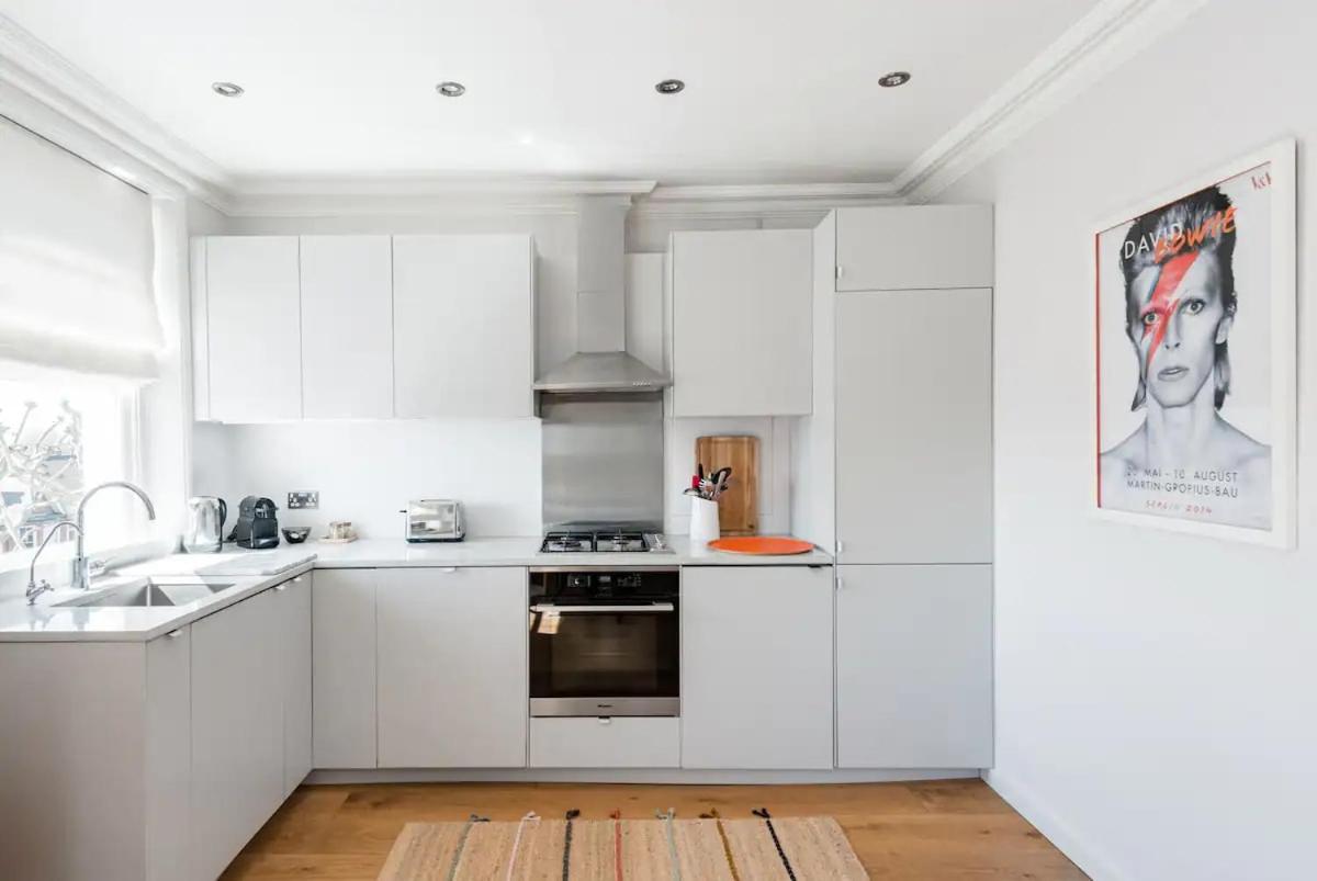 Notting Hill On Tree-lined Street Near Tube Stations * London