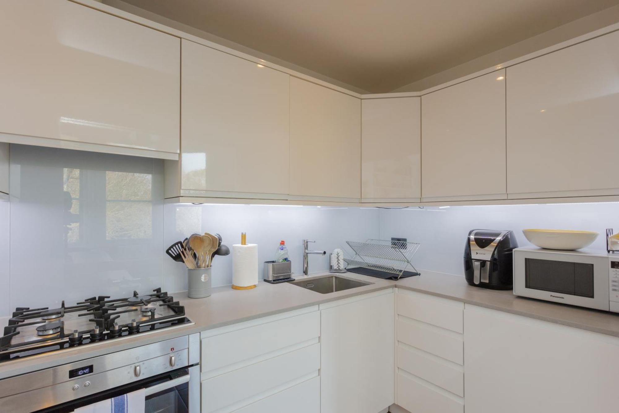 Newly Renovated 3 Bedroom In North West Lägenhet *