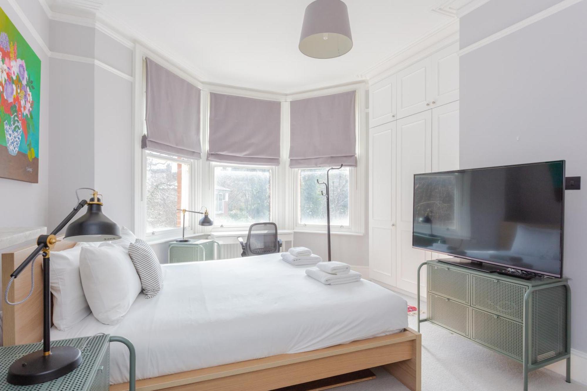 Lägenhet Newly Renovated 3 Bedroom In North West