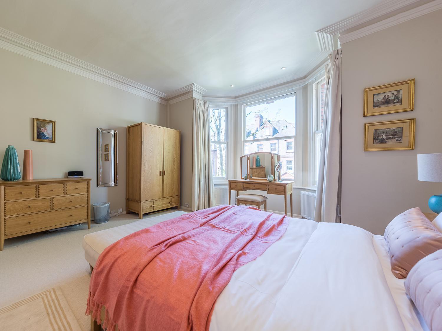 Homely 2 Bedroom Victorian In Hampstead Apartment *