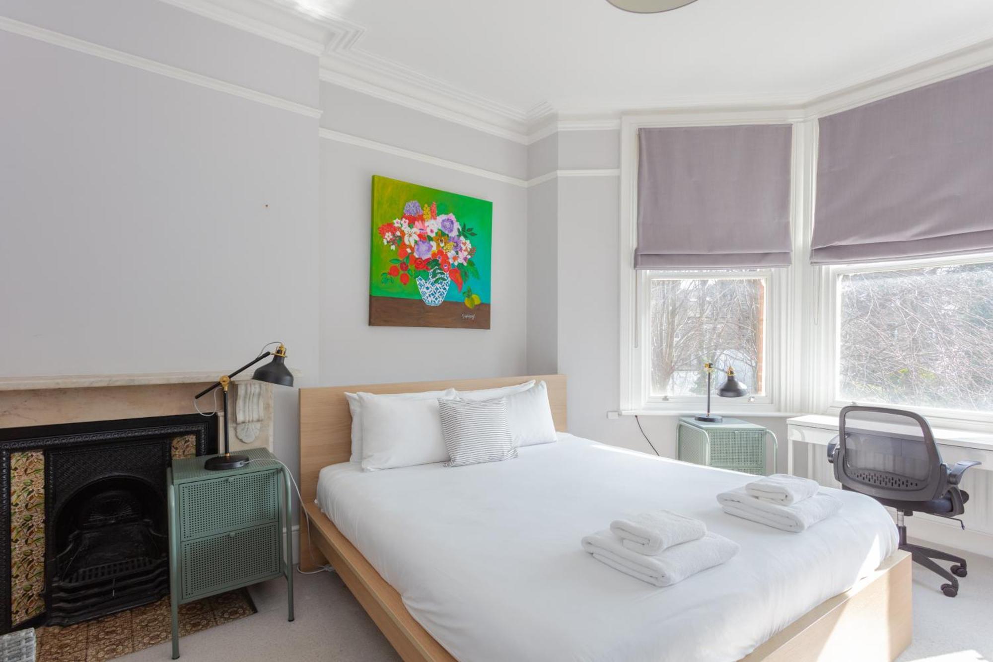 Lägenhet Newly Renovated 3 Bedroom In North West London