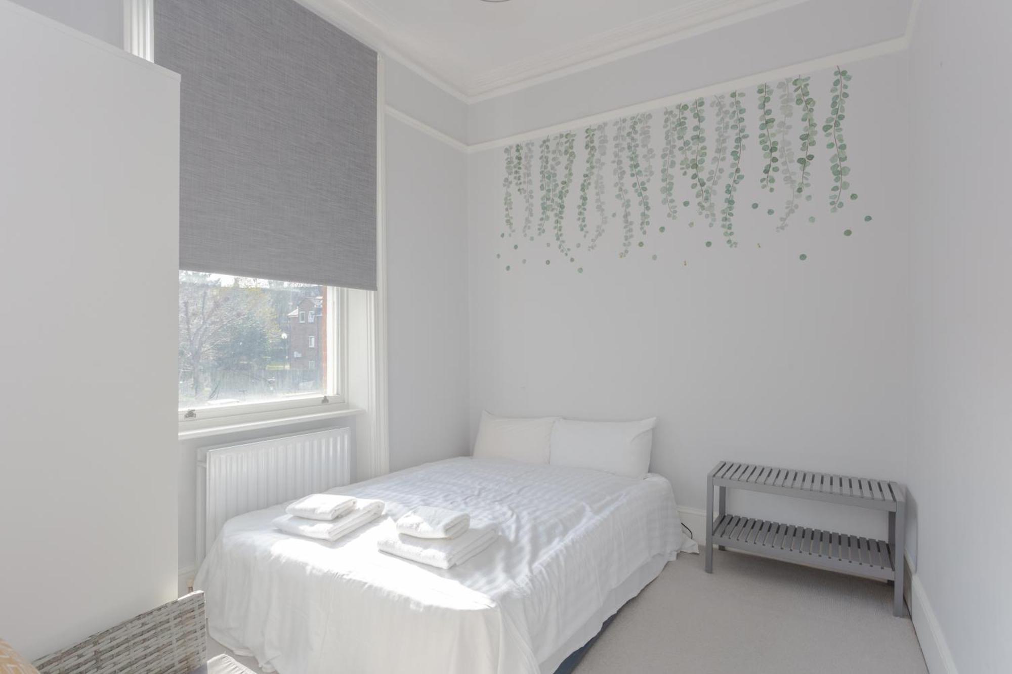 Lägenhet Newly Renovated 3 Bedroom In North West