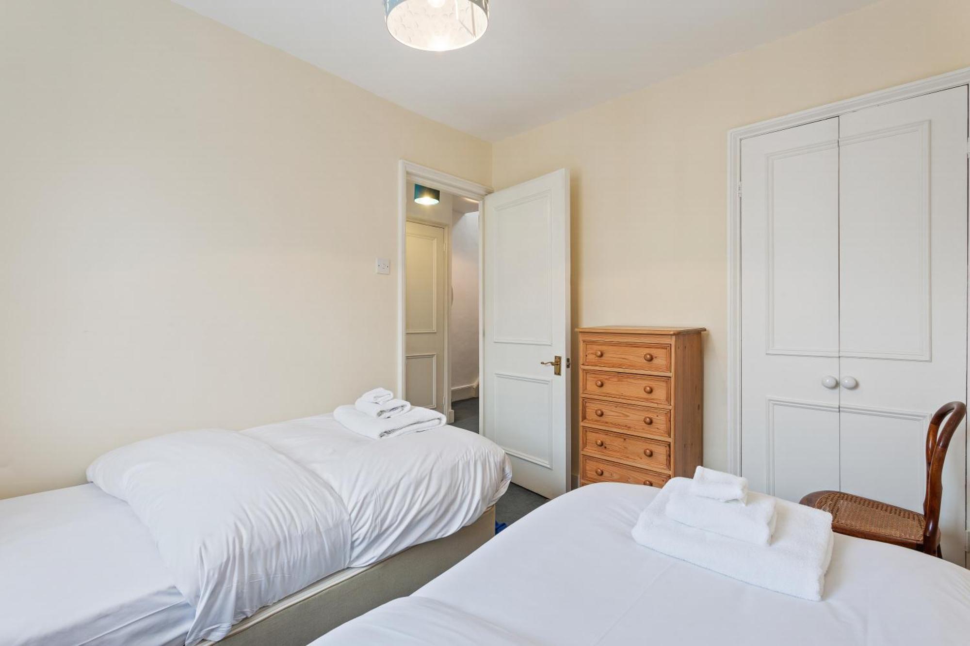 Cosy 2 Bedroom Flat In Pimlico 10 Minutes To Station Lägenhet London