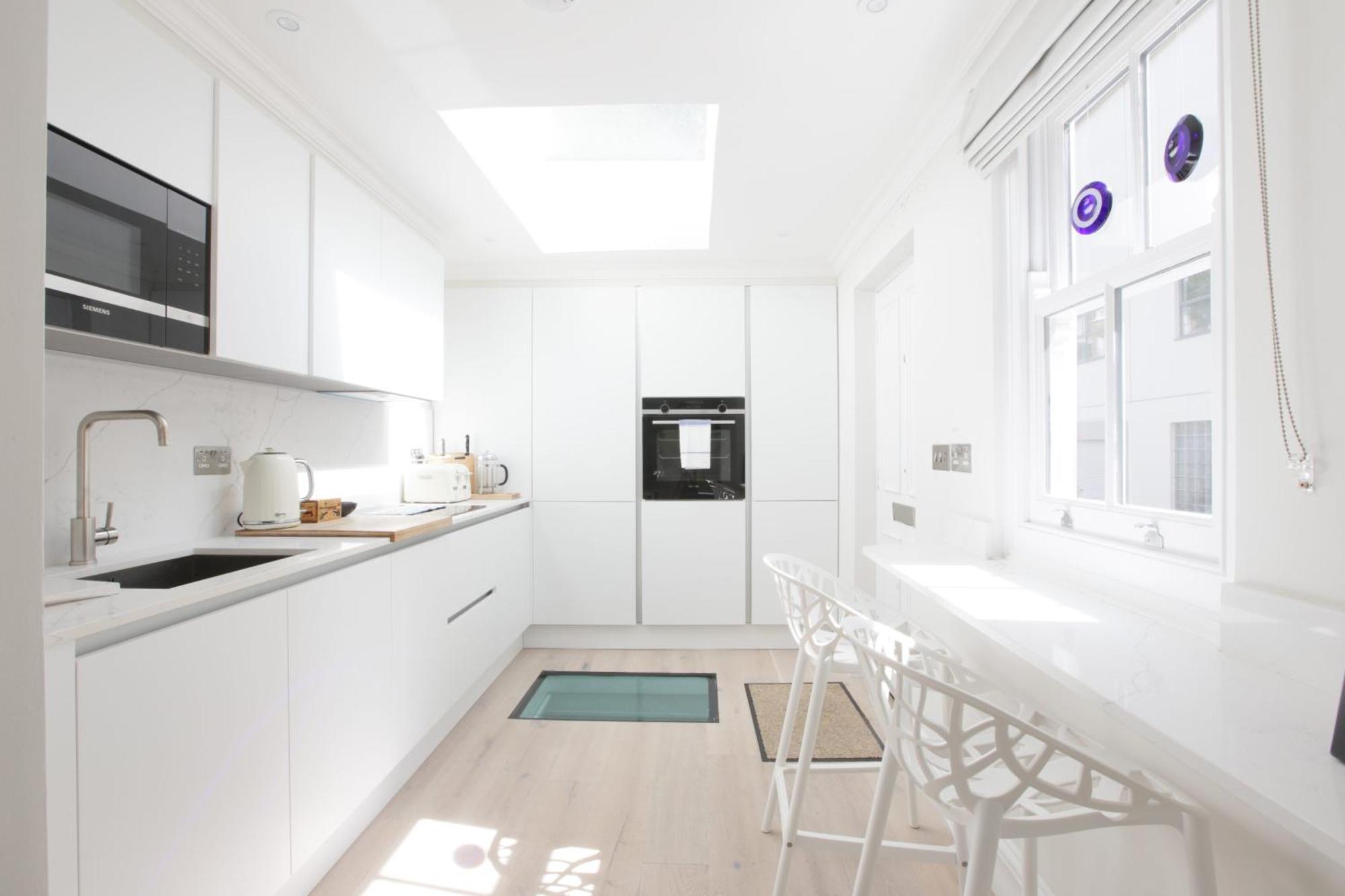 Newly Refurbished 1 Bedroom In Vibrant Notting Hill Apartment *