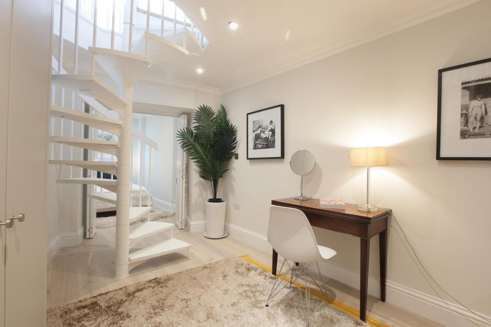 Newly Refurbished 1 Bedroom In Vibrant Notting Hill Apartment London