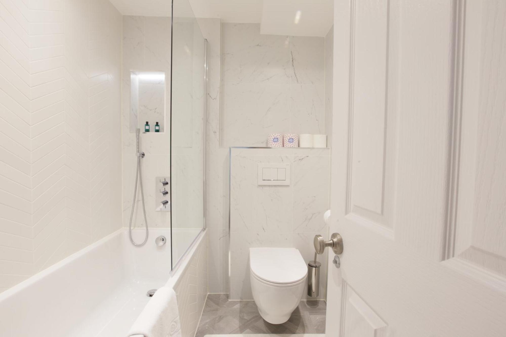 Newly Refurbished 1 Bedroom In Vibrant Notting Hill Apartment