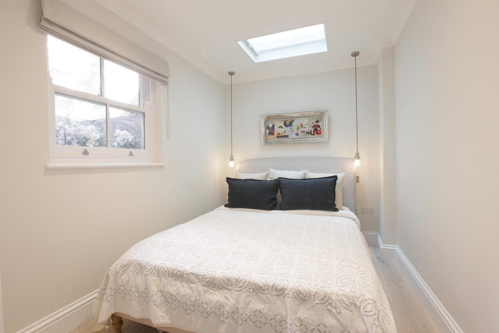 Newly Refurbished 1 Bedroom In Vibrant Notting Hill Apartment *