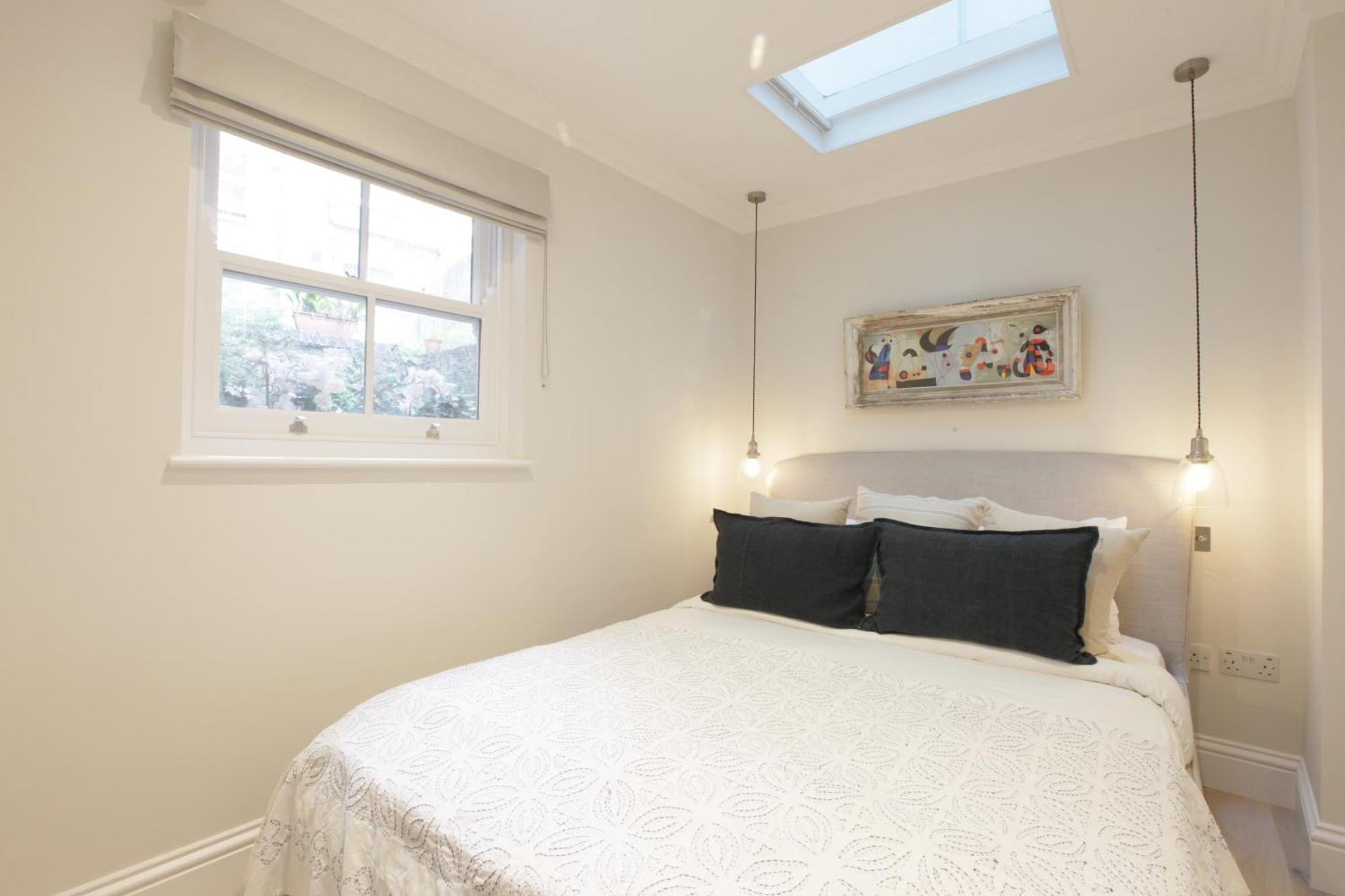 Newly Refurbished 1 Bedroom In Vibrant Notting Hill Apartment London