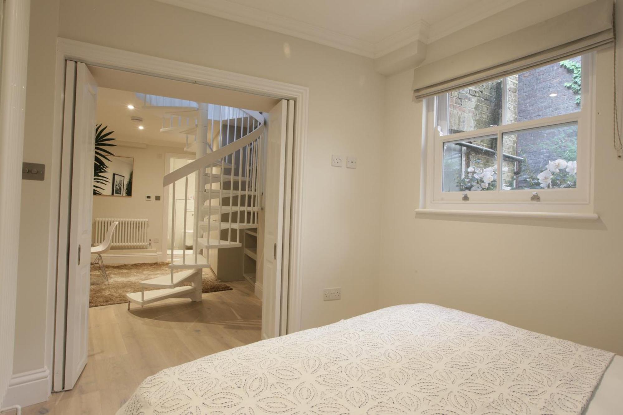 Newly Refurbished 1 Bedroom In Vibrant Notting Hill *