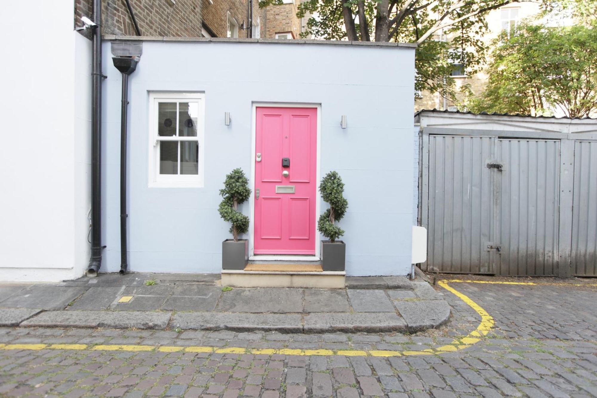 Newly Refurbished 1 Bedroom In Vibrant Notting Hill Apartment *