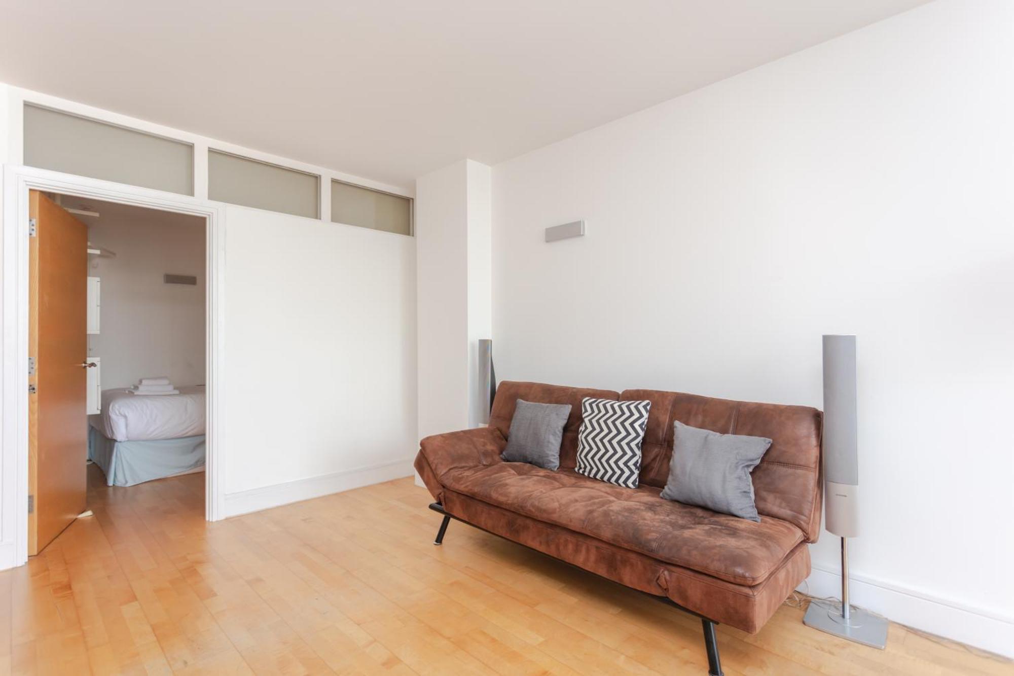 Spacious 2 Bedroom Flat On Bermondsey St London