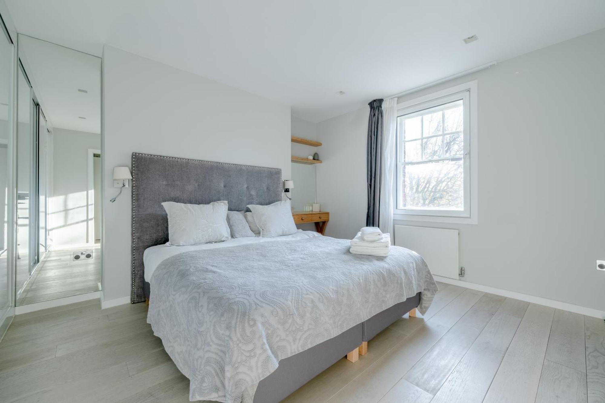 Modern And Luxurious 2 Bedroom Flat - Barons Court Appartement Londres