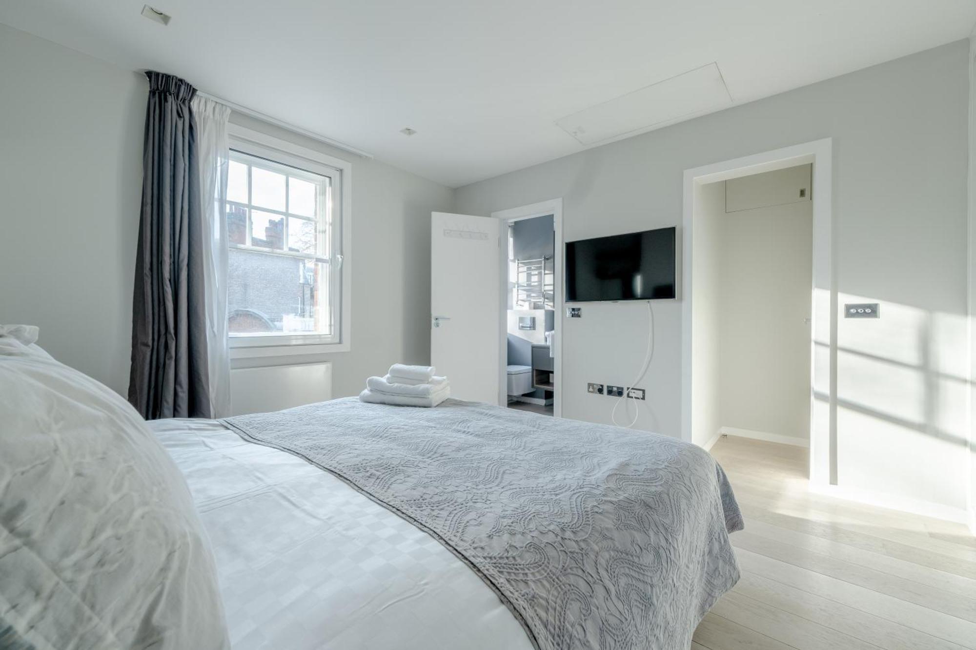 Modern And Luxurious 2 Bedroom Flat - Barons Court Londres