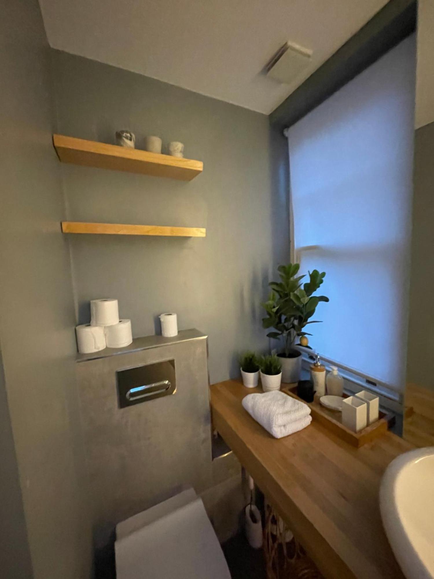 Apartment Modern And Luxurious 2 Bedroom Flat - Barons Court London