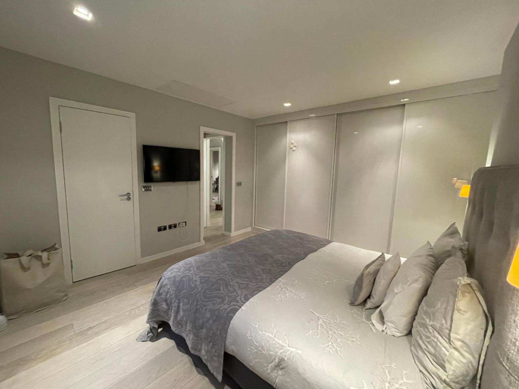Modern And Luxurious 2 Bedroom Flat - Barons Court Appartement