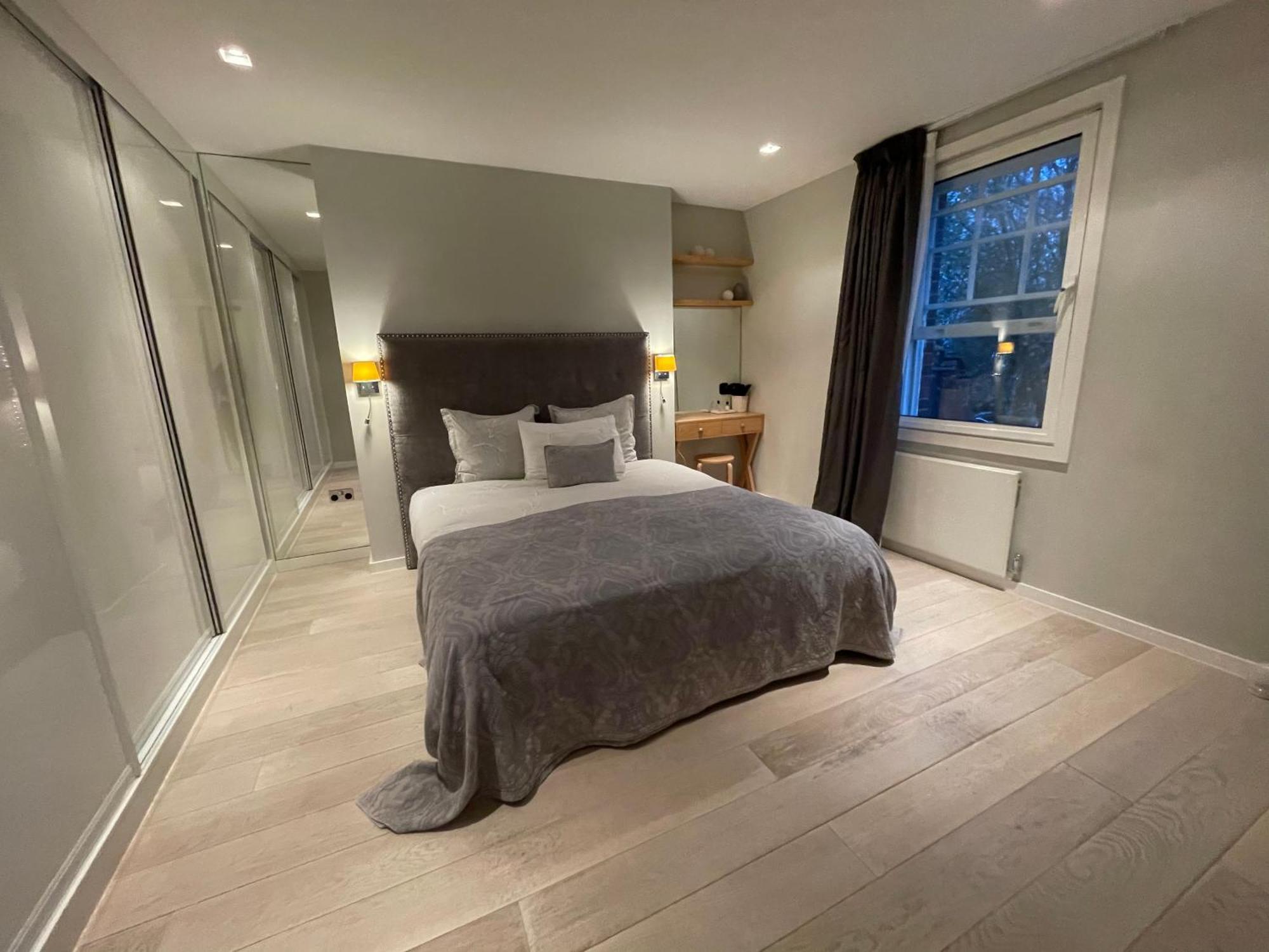 Modern And Luxurious 2 Bedroom Flat - Barons Court Londres