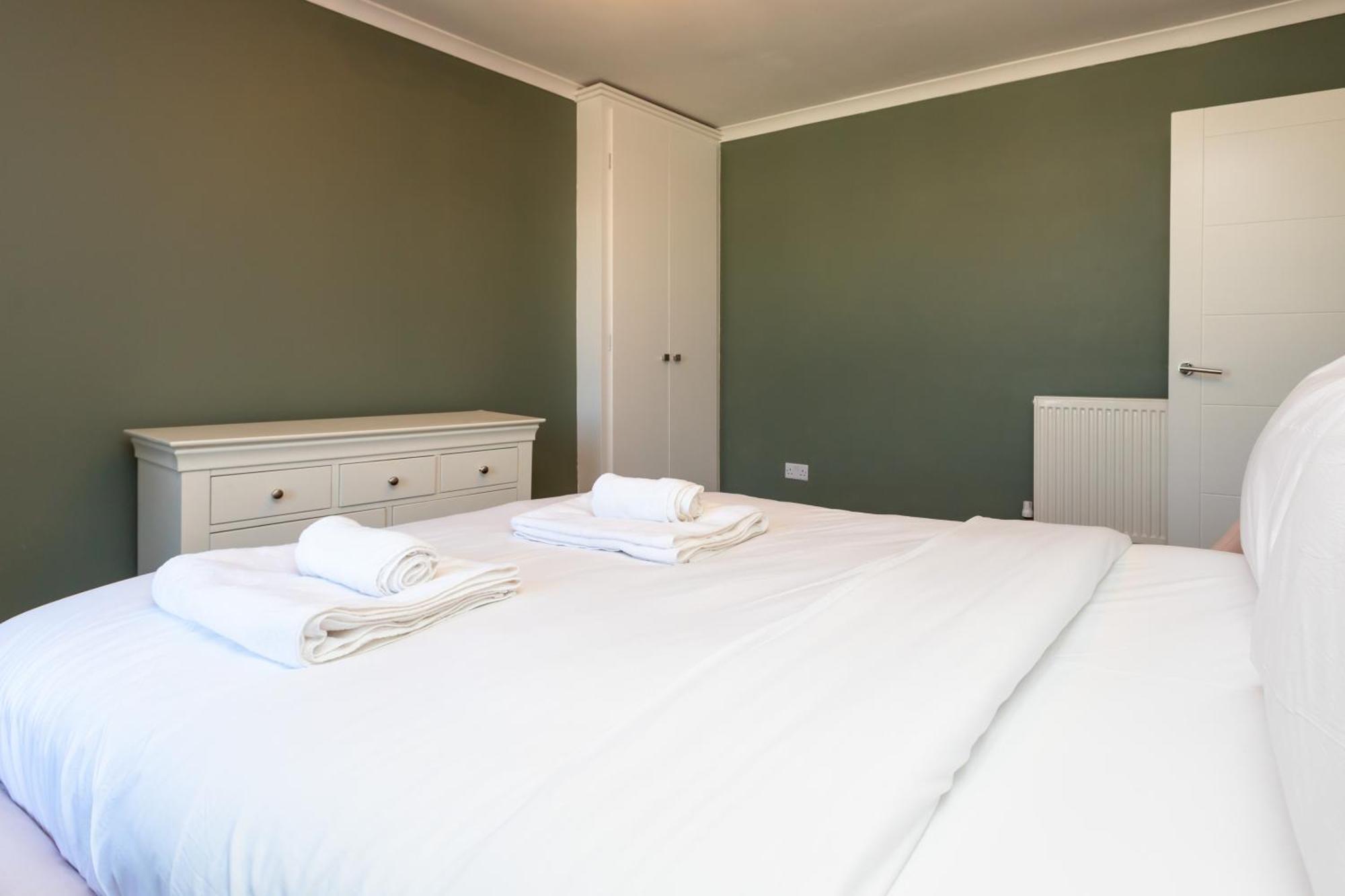 Spacious & Pristine 2bd Flat - Balham Londen