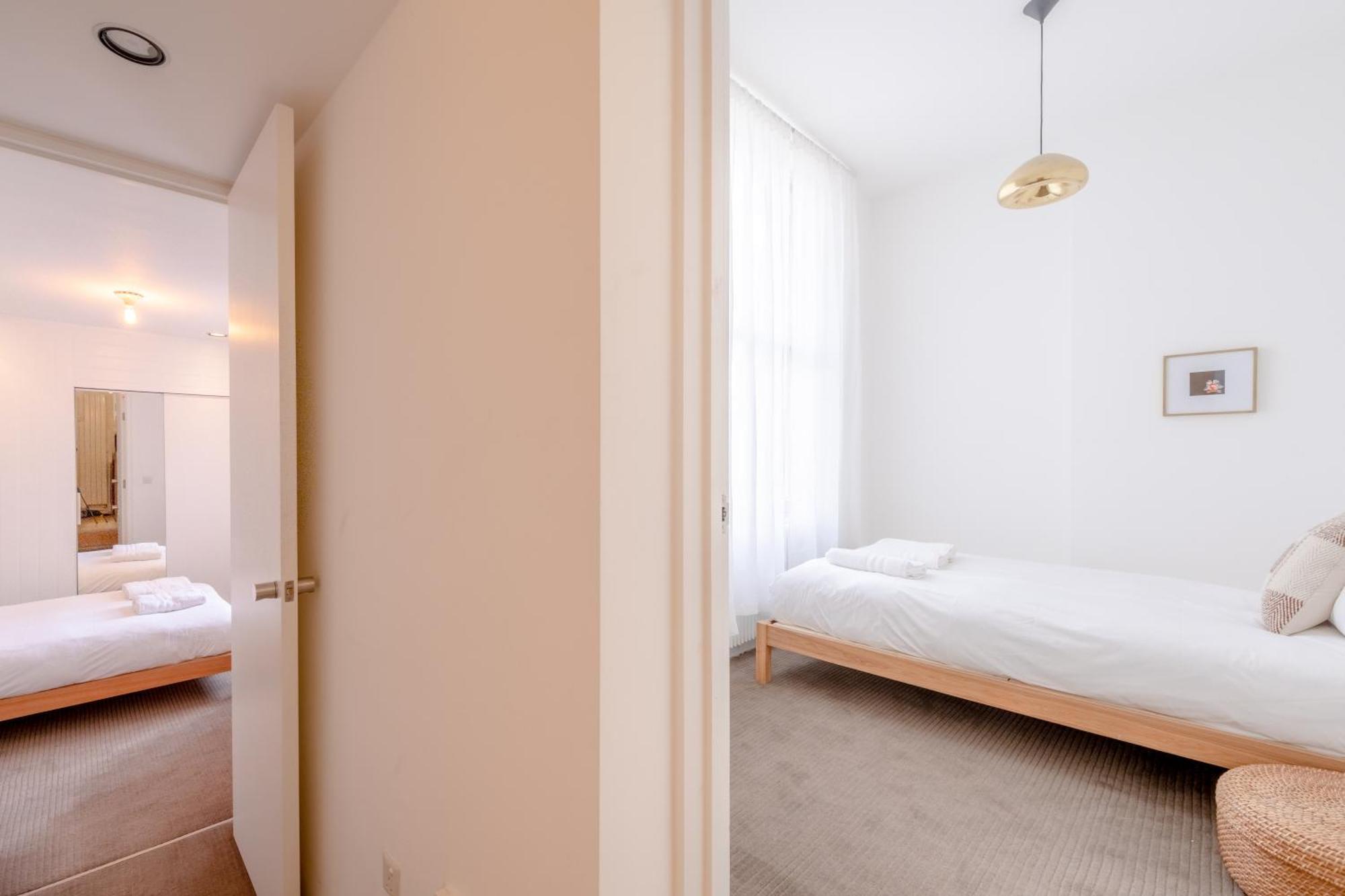 Stylish & Light Victorian 2bd Flat - Holland Park * Londres