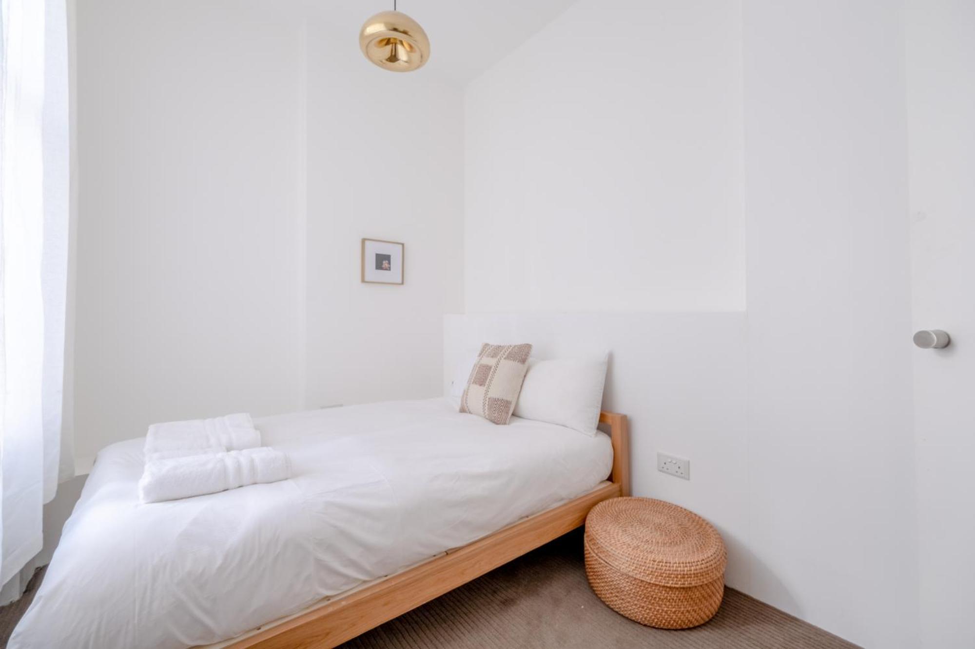 Stylish & Light Victorian 2bd Flat - Holland Park Lägenhet