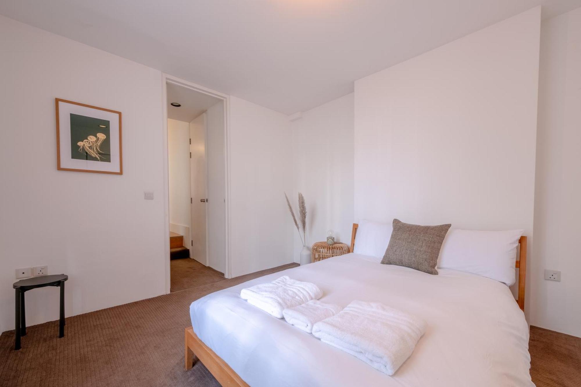 Stylish & Light Victorian 2bd Flat - Holland Park Londres