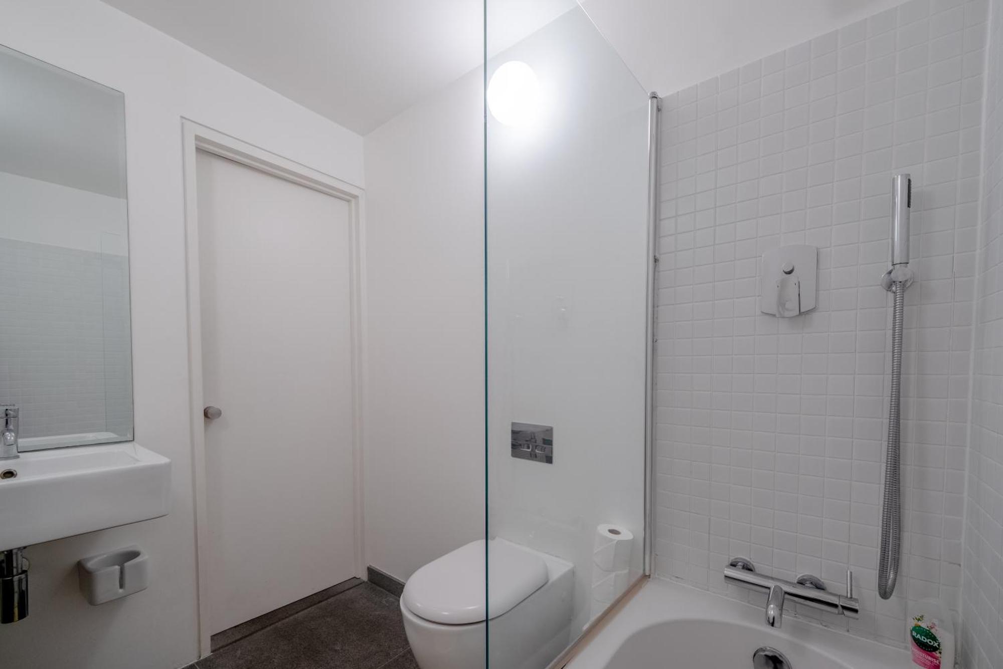 Stylish & Light Victorian 2bd Flat - Holland Park * Londres