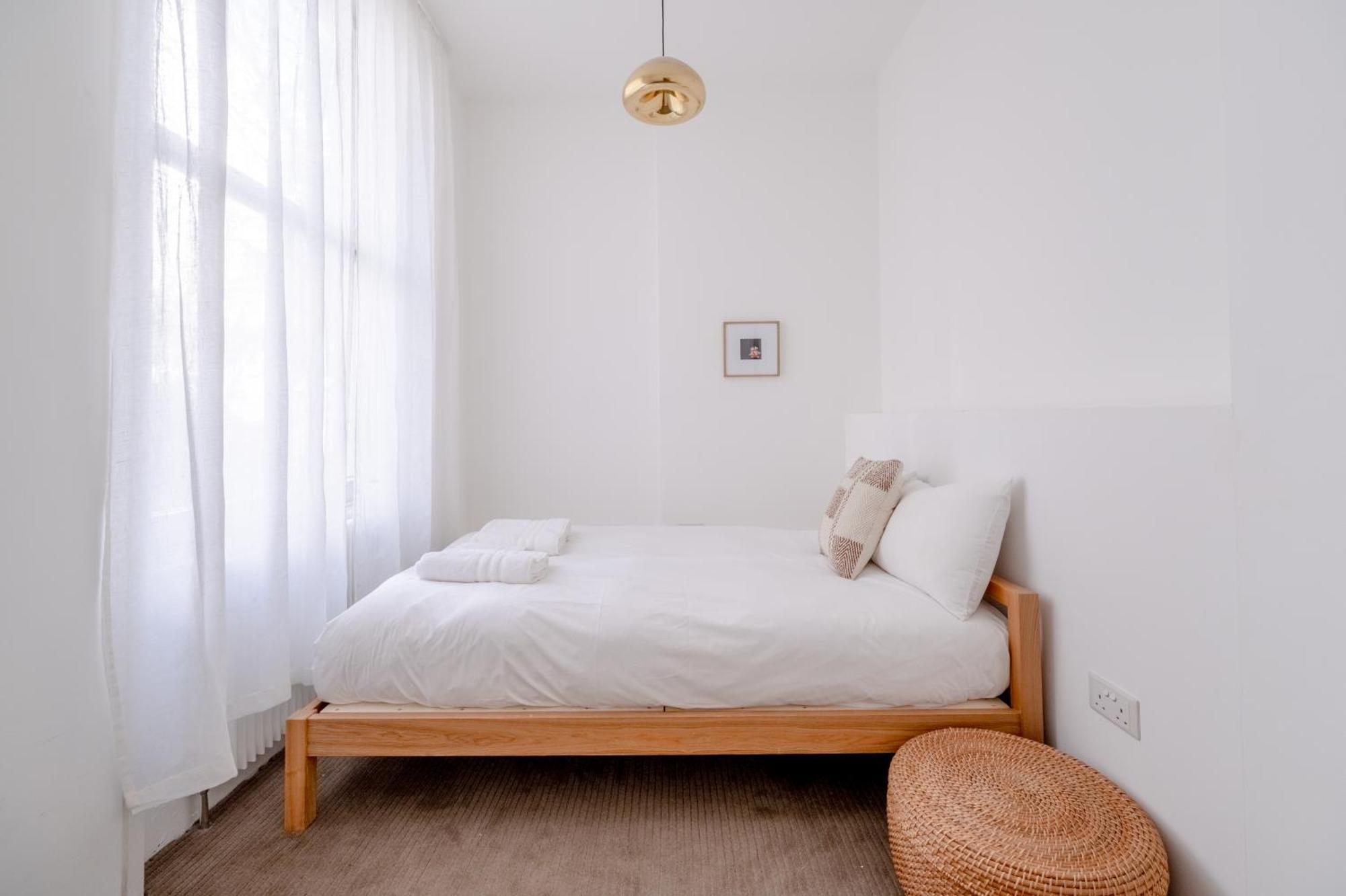 Stylish & Light Victorian 2bd Flat - Holland Park Londres