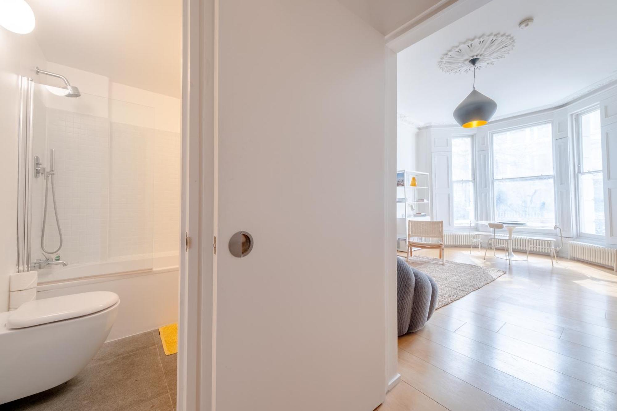Stylish & Light Victorian 2bd Flat - Holland Park Lägenhet *