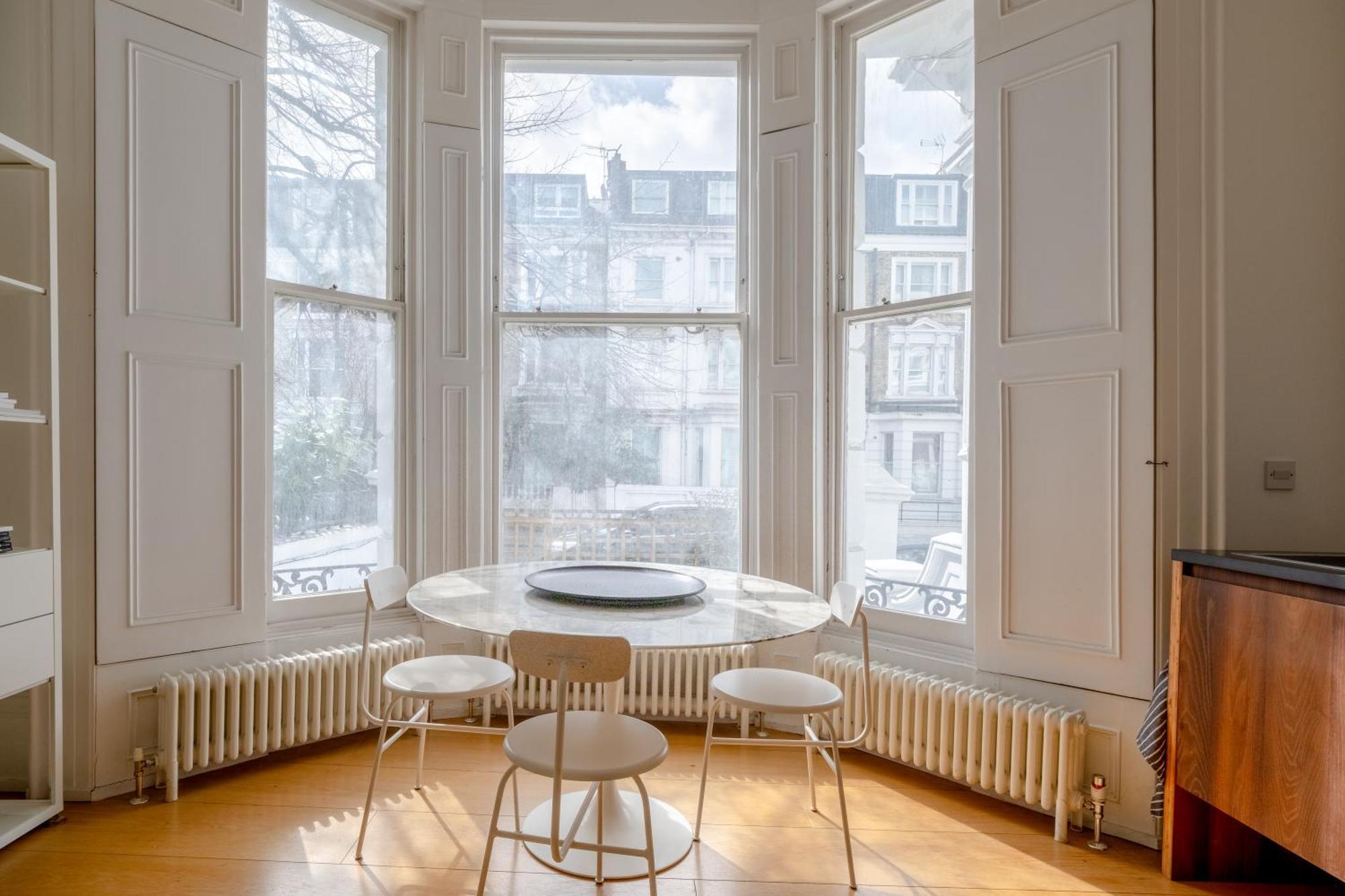 Stylish & Light Victorian 2bd Flat - Holland Park * Londres