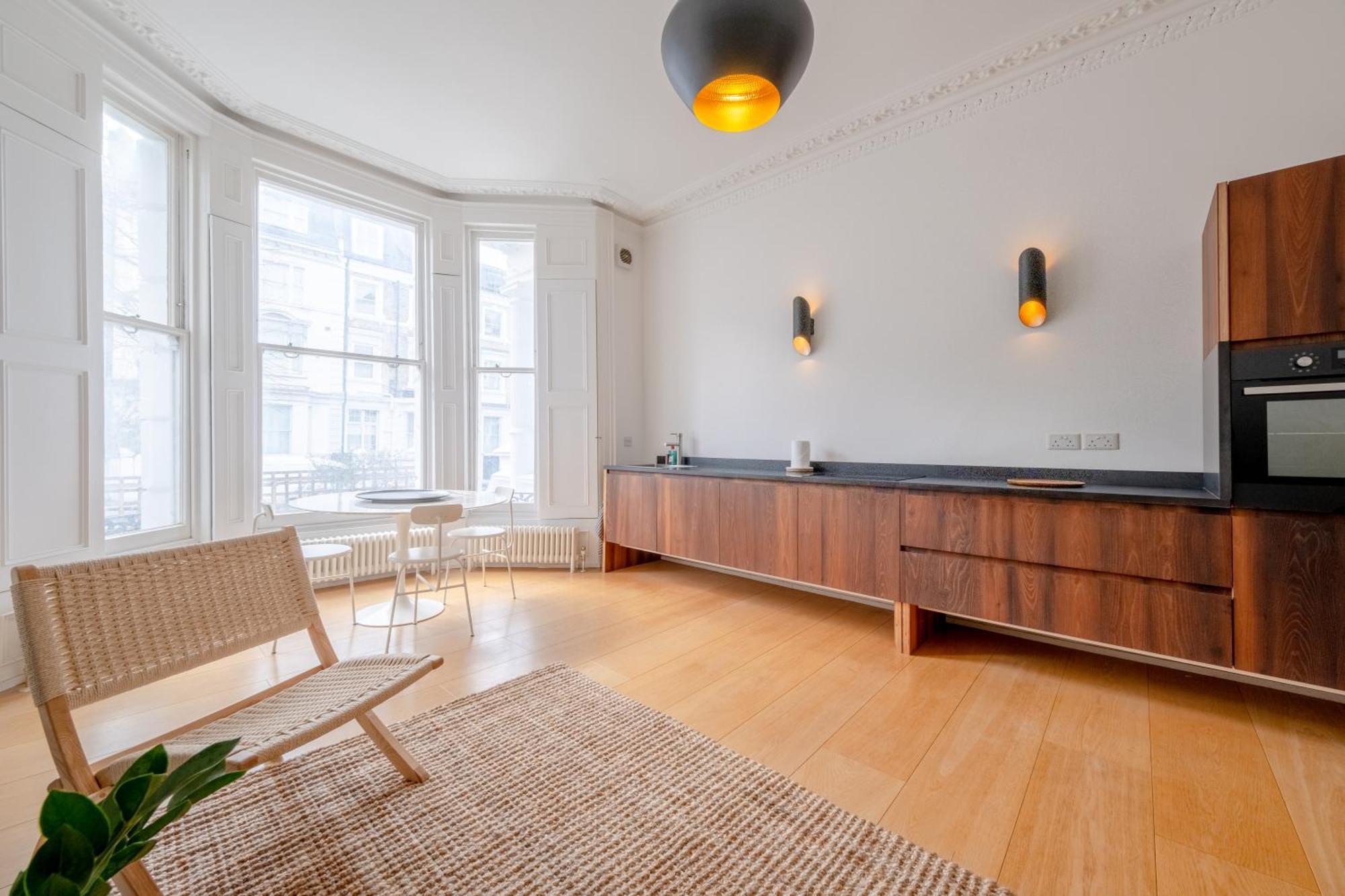 Stylish & Light Victorian 2bd Flat - Holland Park Londres