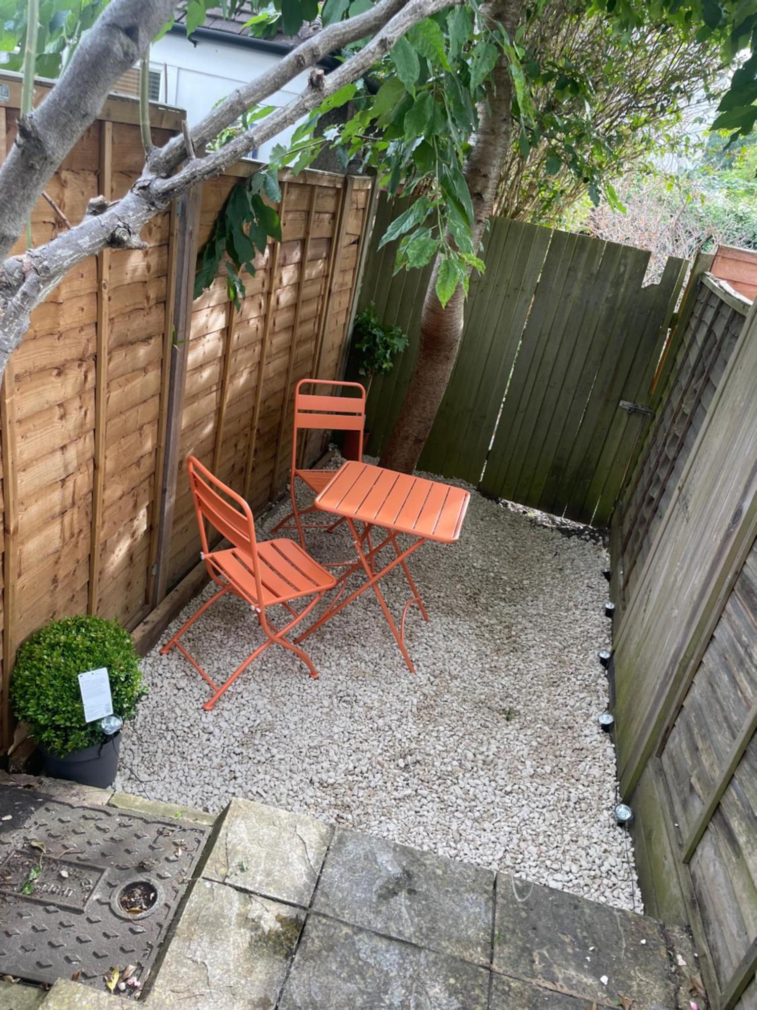 Super Convenient For - Large 2 Double Bed 30 Seconds Walk To Platform Train Station And 19 Mins To Waterloo Apartment *