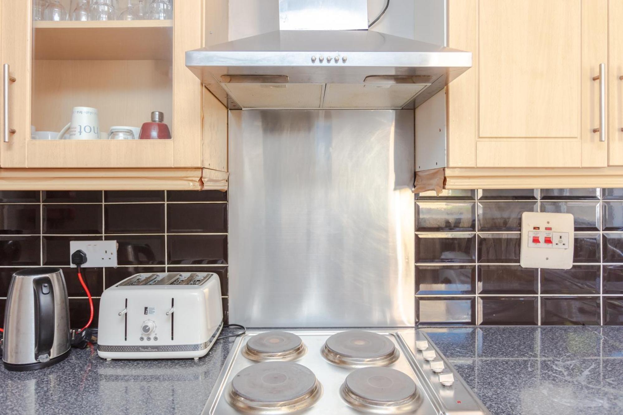 Lovely 4 Bedroom House With Garden Near Waterloo Apartment