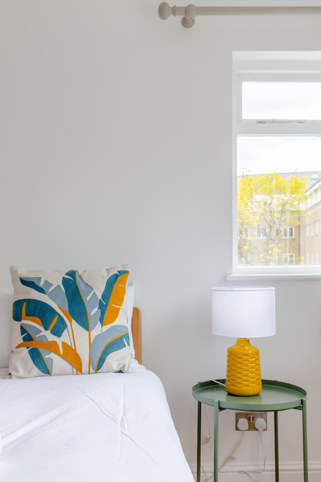 Lejlighed Modern 1bd Flat - 15 Min Walk To Bridge London