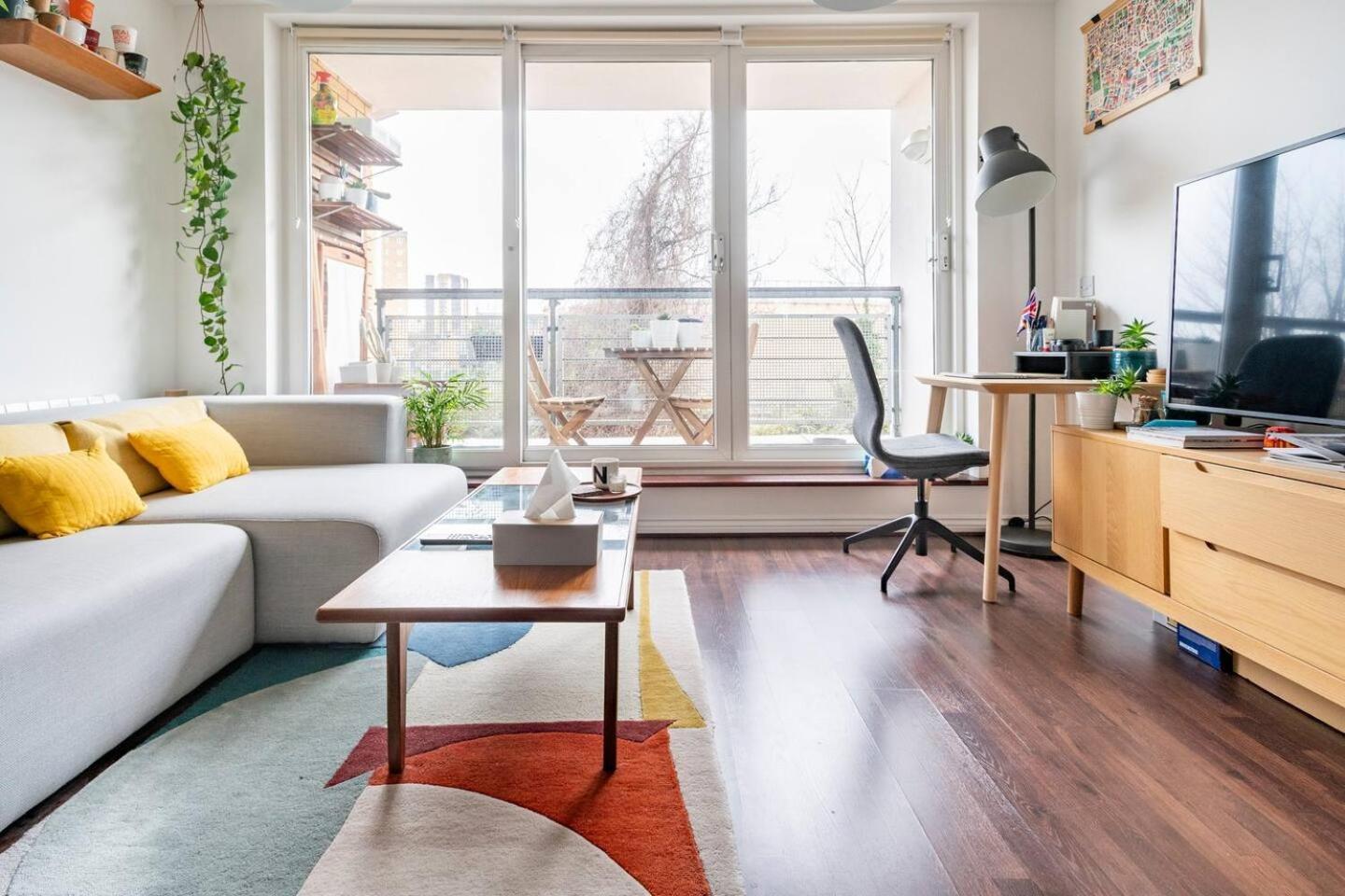 Vibrant & Modern 1bd Flat - Hackney * Londen