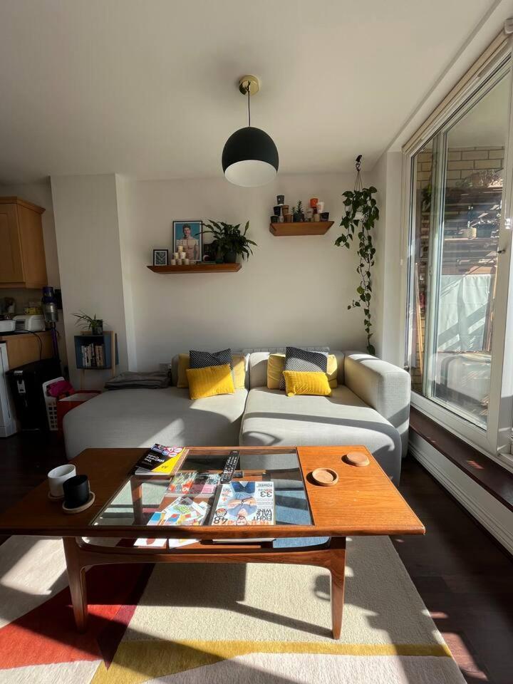 Vibrant & Modern 1bd Flat - Hackney Londen