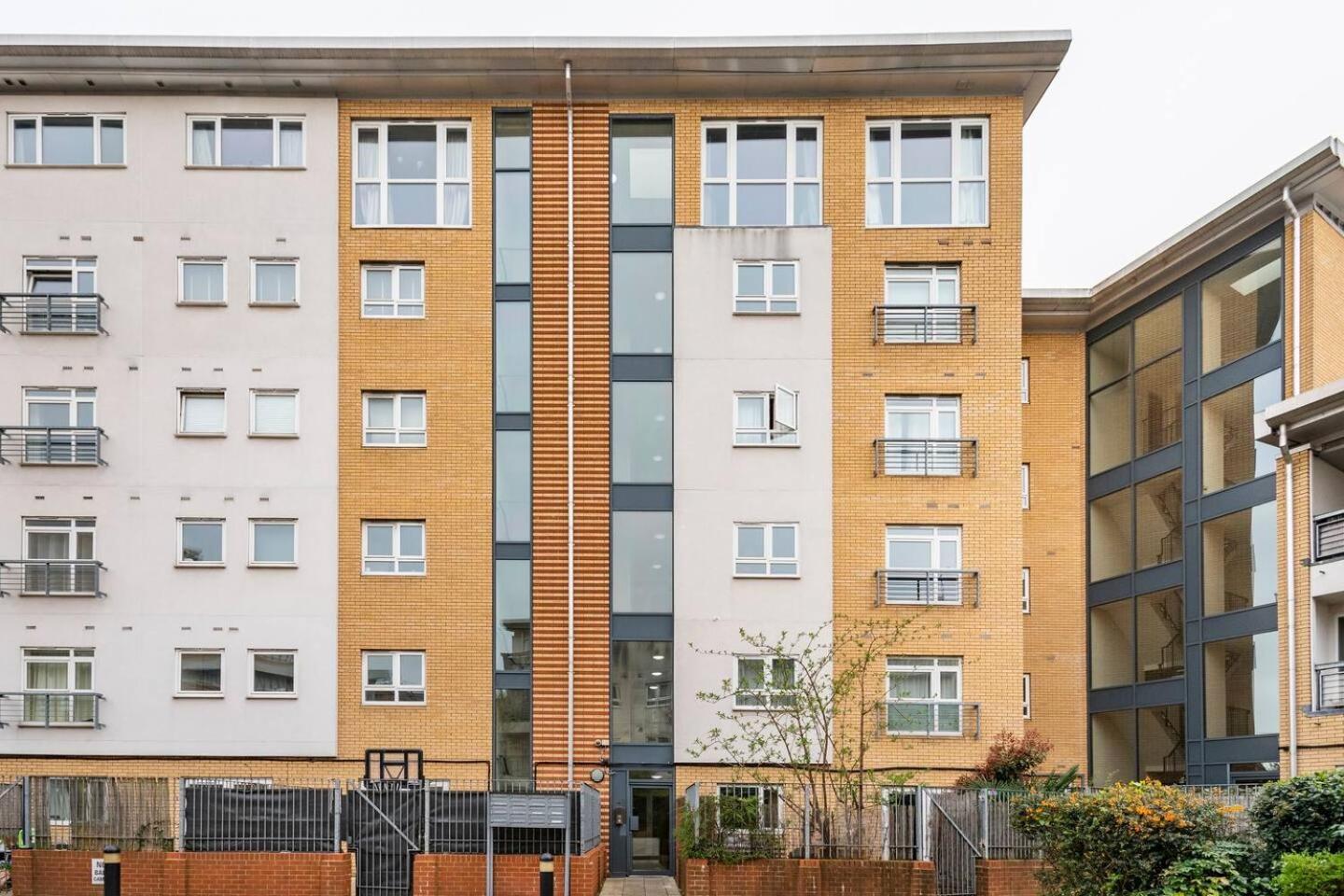 Vibrant & Modern 1bd Flat - Hackney * Londen