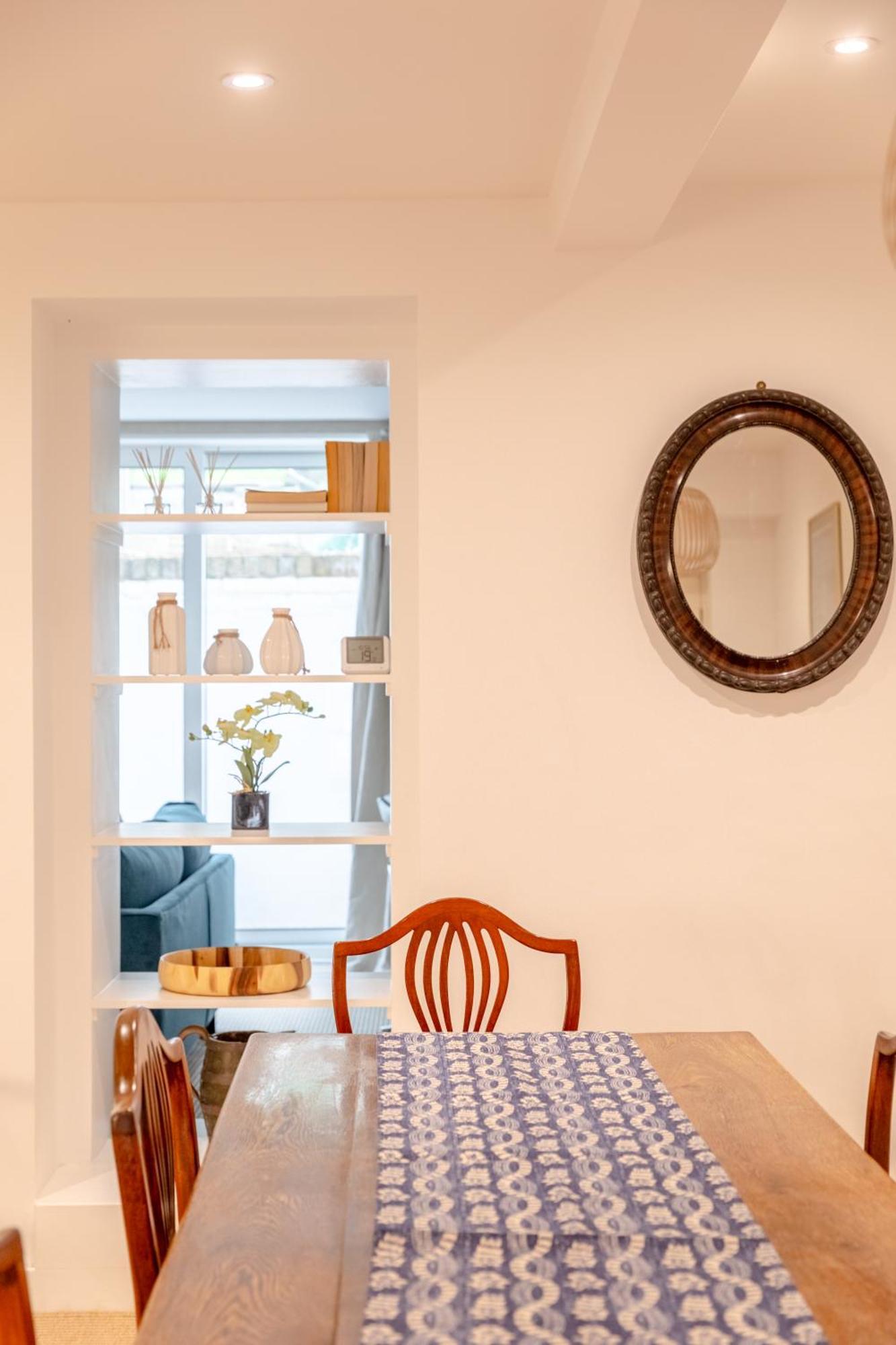 Apartment Beautifully Refurbished 2bd Flat- Clapham *