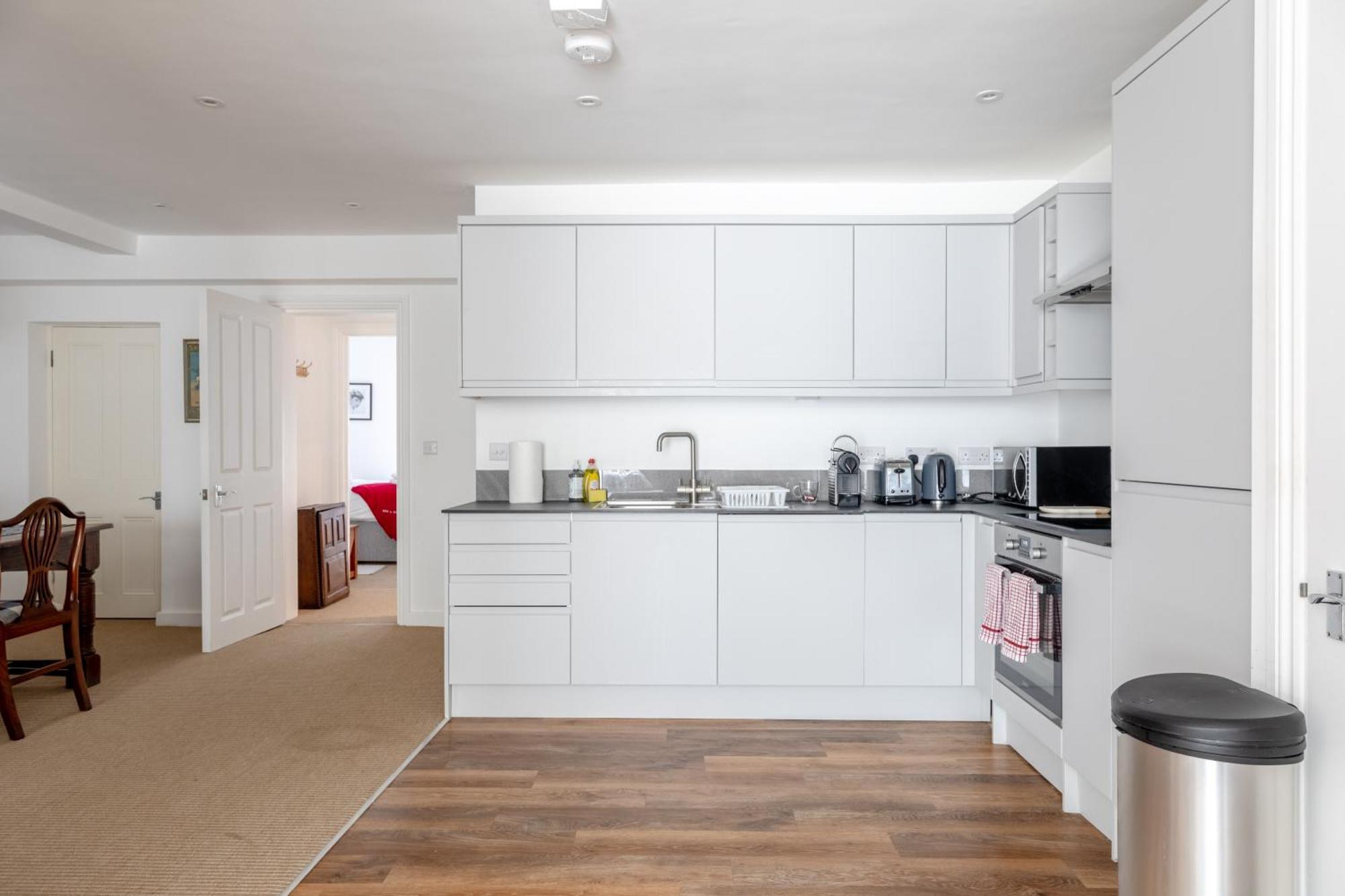 Apartment Beautifully Refurbished 2bd Flat- Clapham London