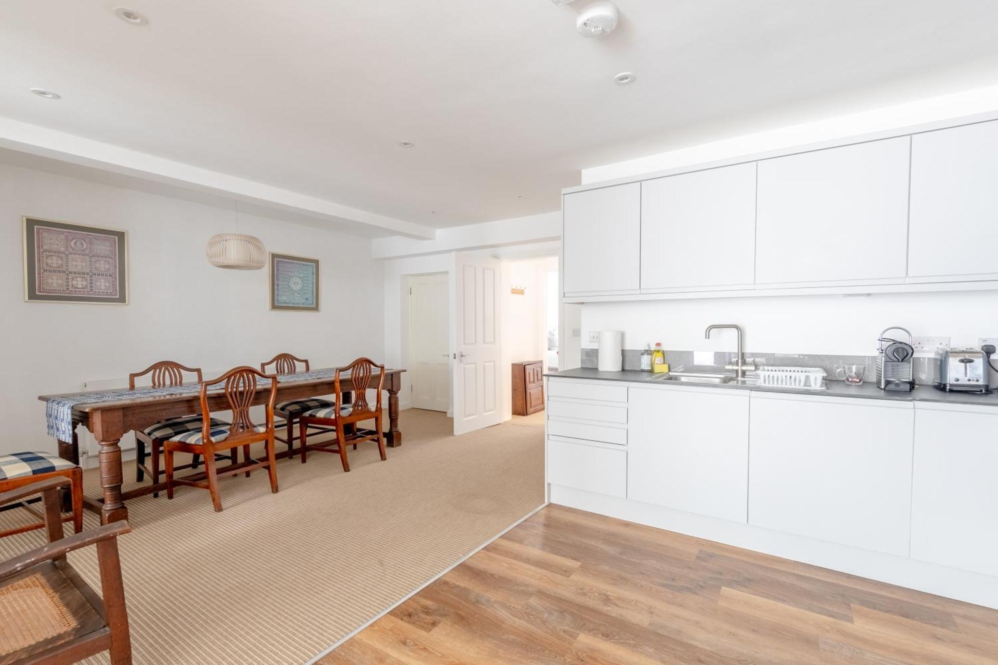Beautifully Refurbished 2bd Flat- Clapham London