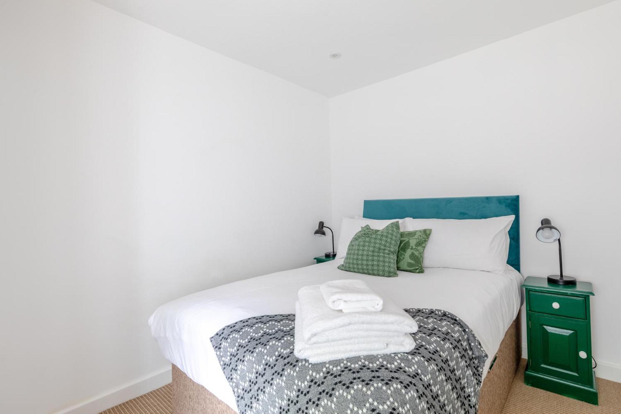 Beautifully Refurbished 2bd Flat- Clapham * London