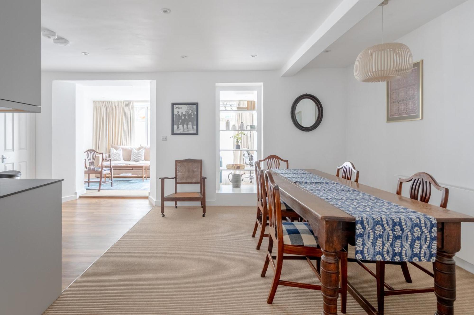 Apartment Beautifully Refurbished 2bd Flat- Clapham London