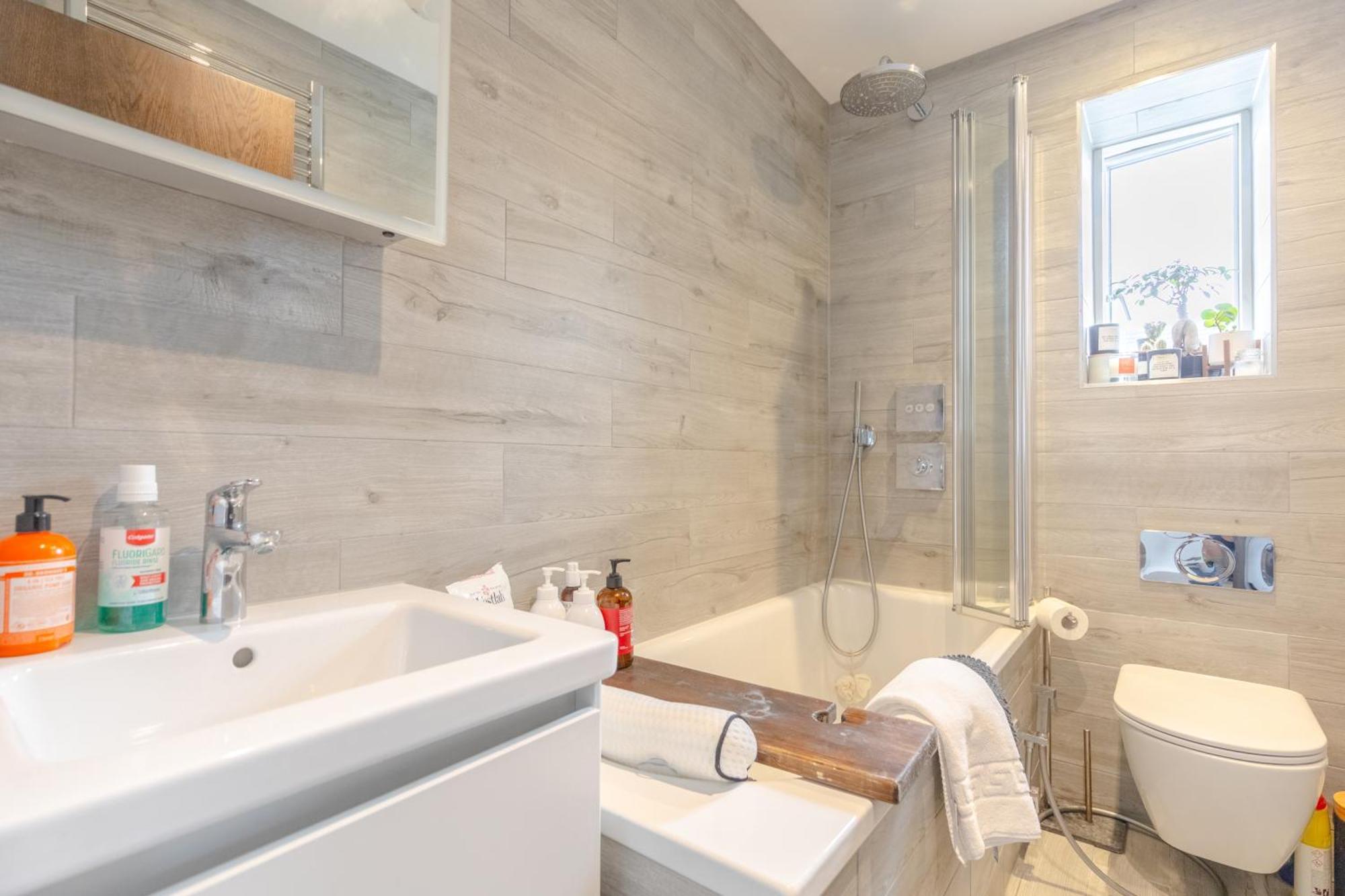 Sleek & Spacious 2bd Flat - Clapham Londen