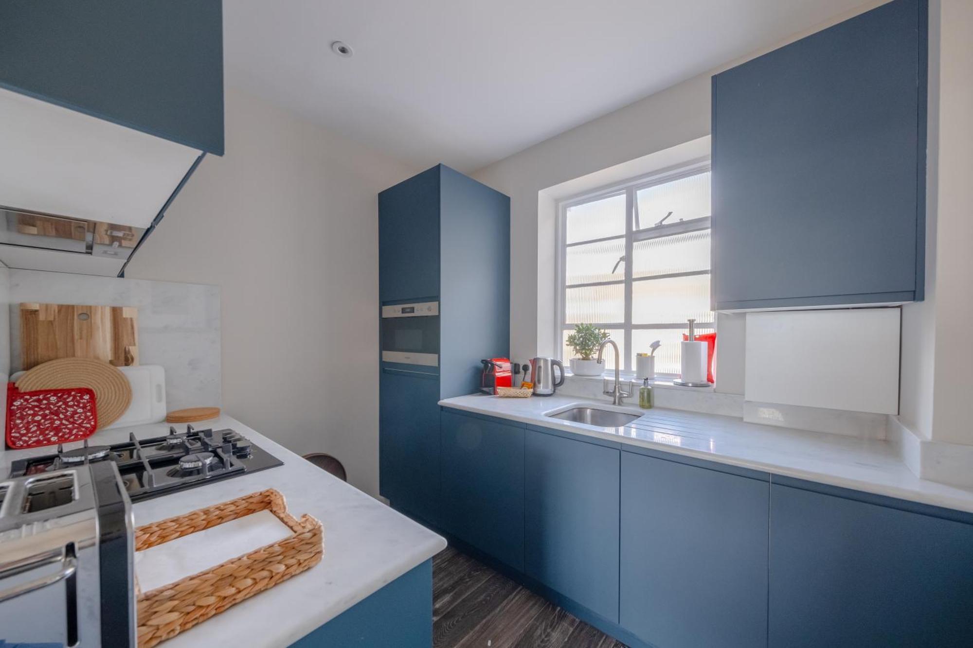 Beautifully Decorated 1bd Oasis - Earl's Court! Lejlighed London