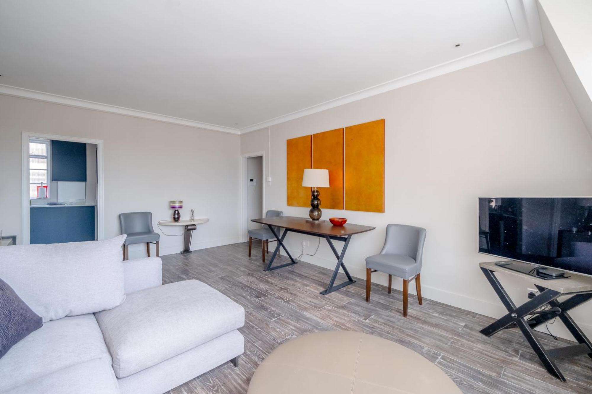 Beautifully Decorated 1bd Oasis - Earl's Court! * London